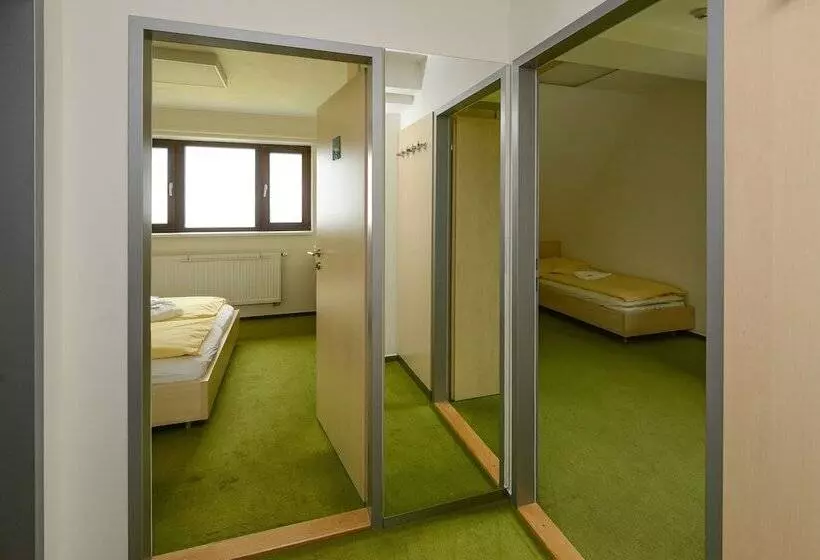 Perhehuone, Horský Hotel Friesovy Boudy