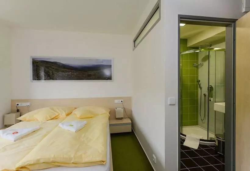 Perhehuone, Horský Hotel Friesovy Boudy