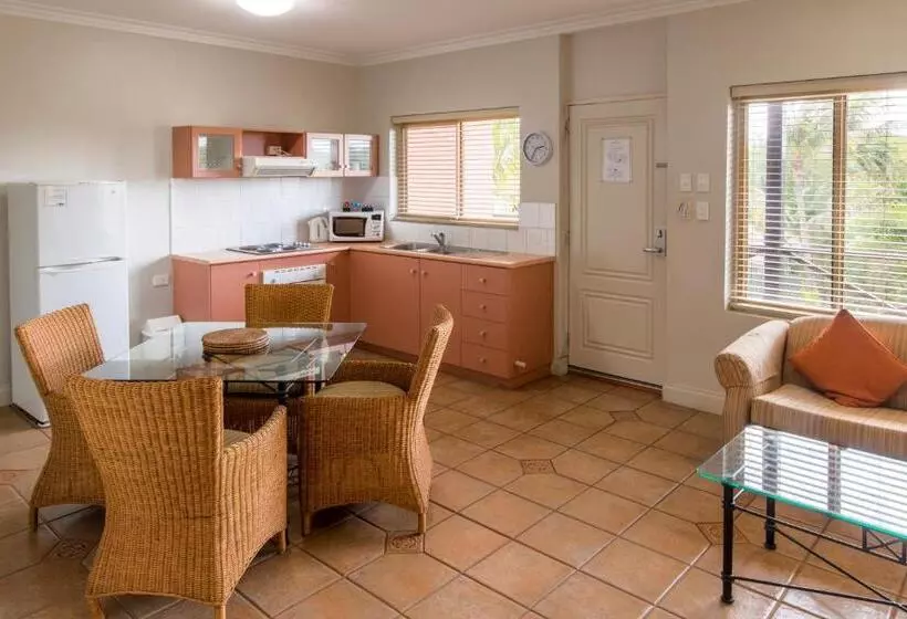 スイート, Moonlight Bay Suites