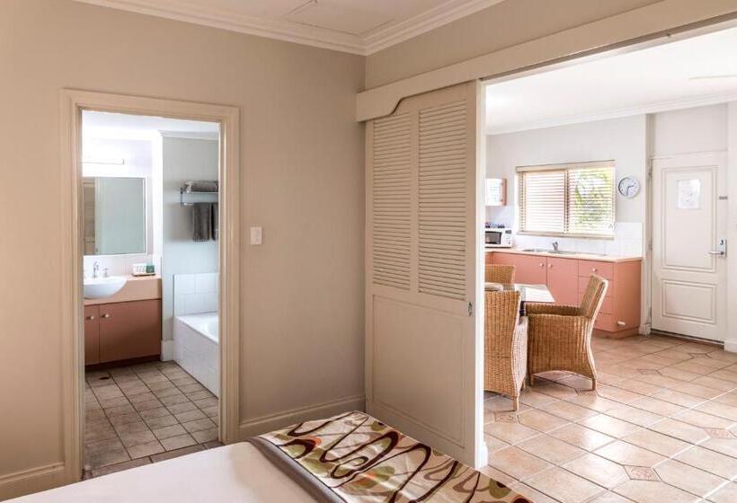 스위트, Moonlight Bay Suites
