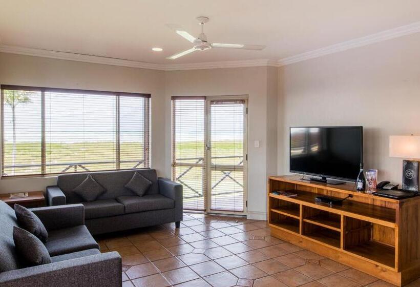 2 Bedroom Apartment with Views, Moonlight Bay Suites