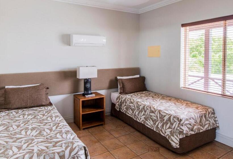 2 Bedroom Apartment with Views, Moonlight Bay Suites