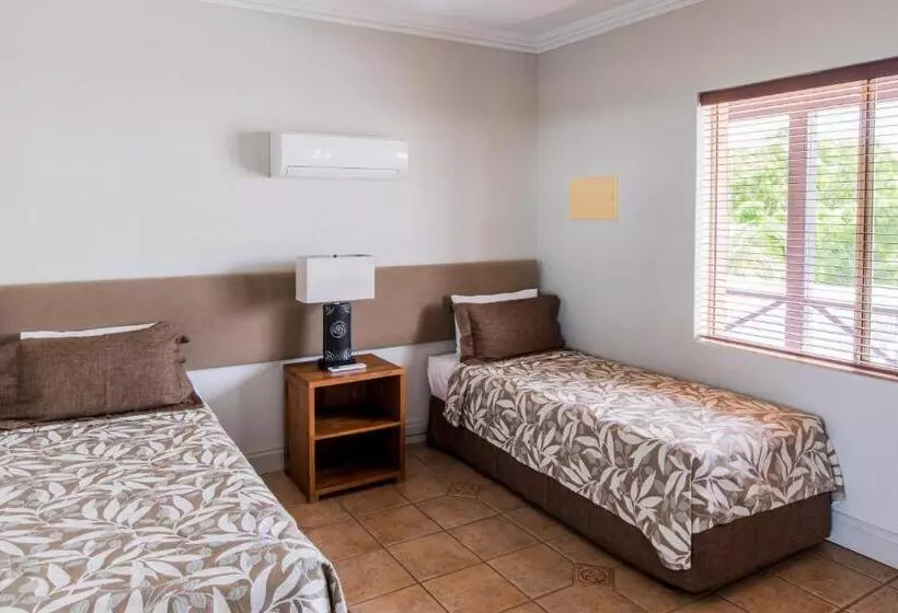 2 Bedroom Apartment with Views, Moonlight Bay Suites