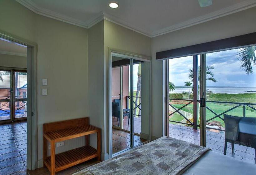 2 Bedroom Apartment with Views, Moonlight Bay Suites