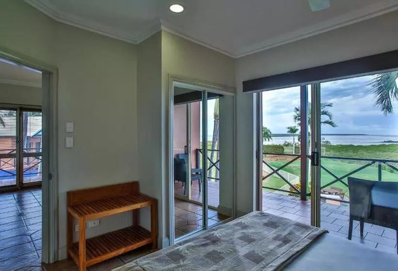 2 Bedroom Apartment with Views, Moonlight Bay Suites