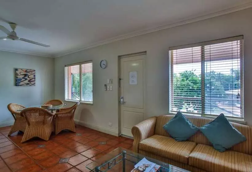 スイート, Moonlight Bay Suites