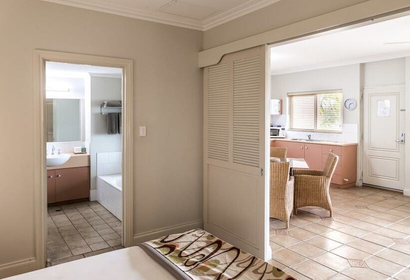 سوییت, Moonlight Bay Suites