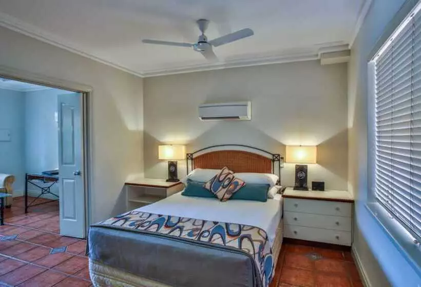 スイート, Moonlight Bay Suites