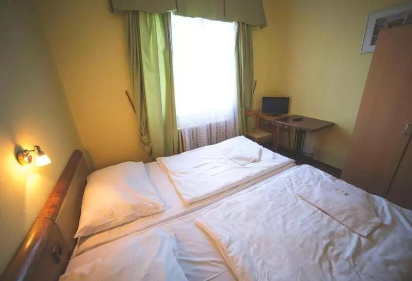 Quarto Estandar, Racek