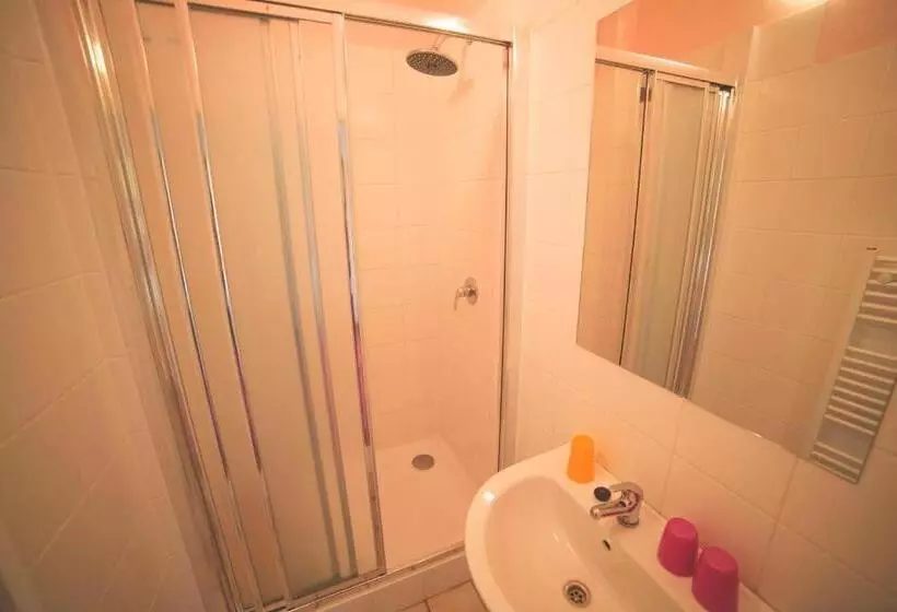 Quarto Familiar, Racek