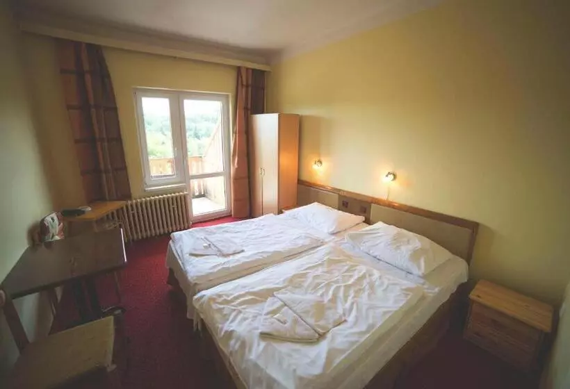 Quarto Familiar, Racek