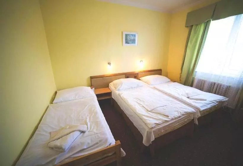 Quarto Triplo Estandar, Racek