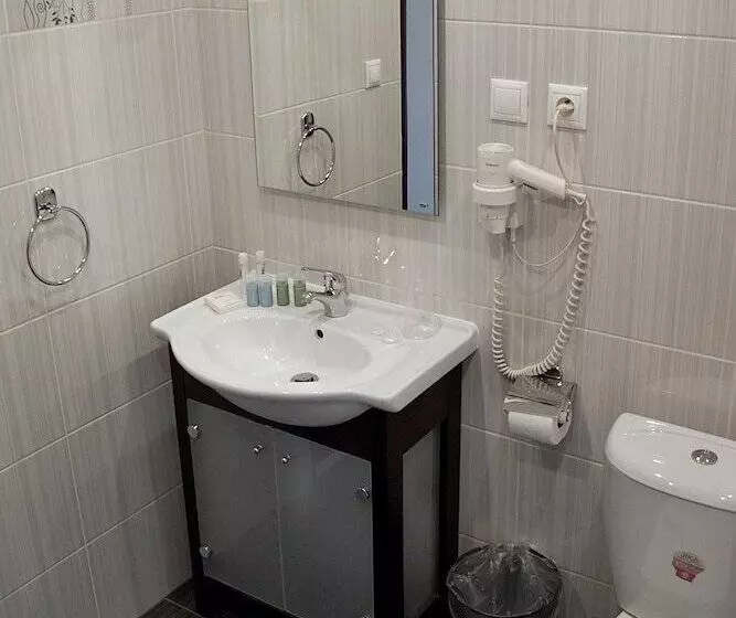 Habitación Estàndard Individual, Radnice