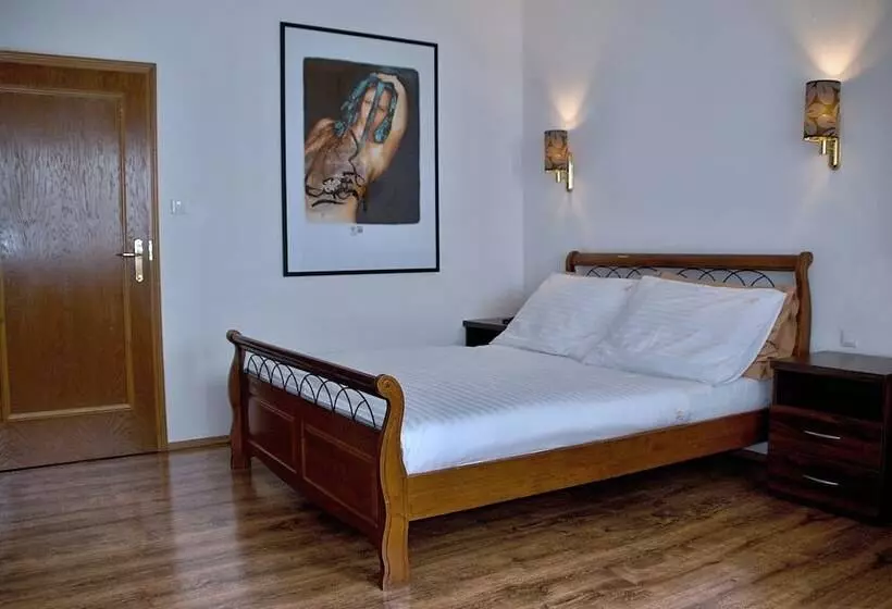 Habitació Estàndard, Radnice