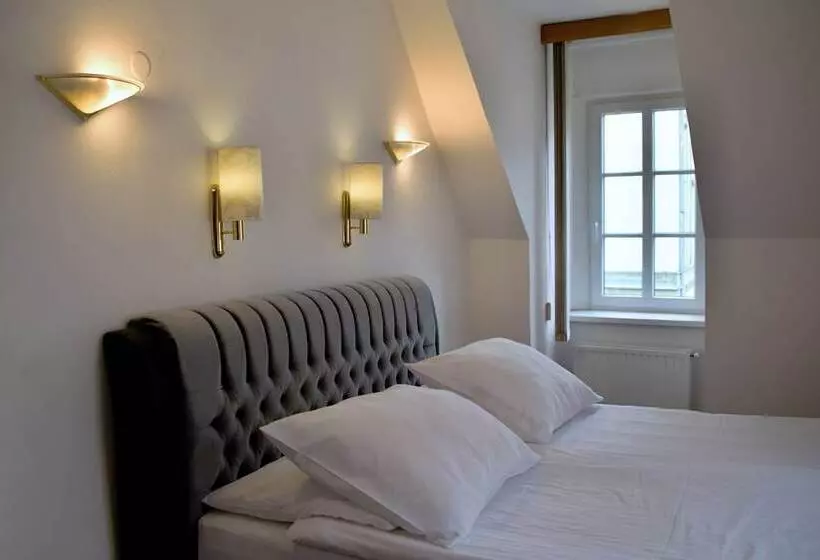 Habitació Estàndard, Radnice