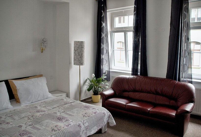 스탠다드 룸, Radnice