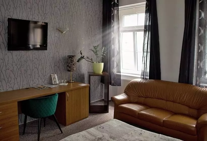 Habitació Estàndard, Radnice