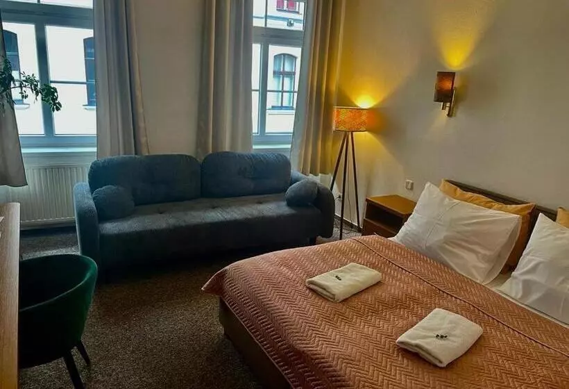 Habitació Estàndard, Radnice