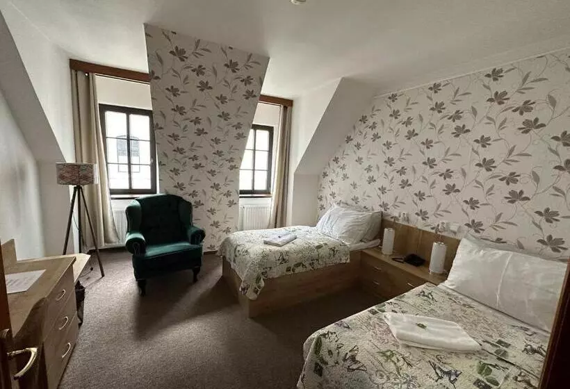 Habitació Estàndard, Radnice