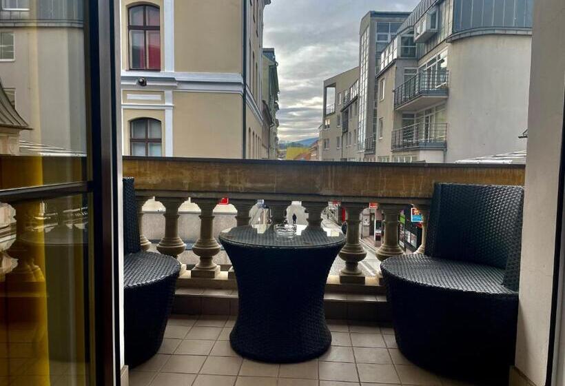 발코니 디럭스 룸, Radnice