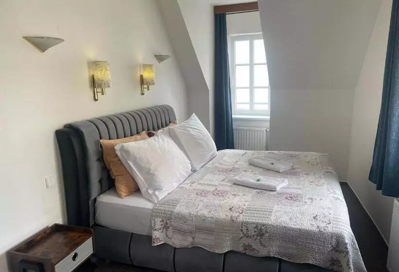 Habitació Deluxe, Radnice