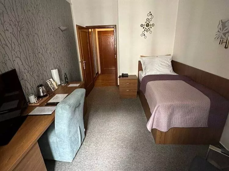 Habitación Estàndard Individual, Radnice