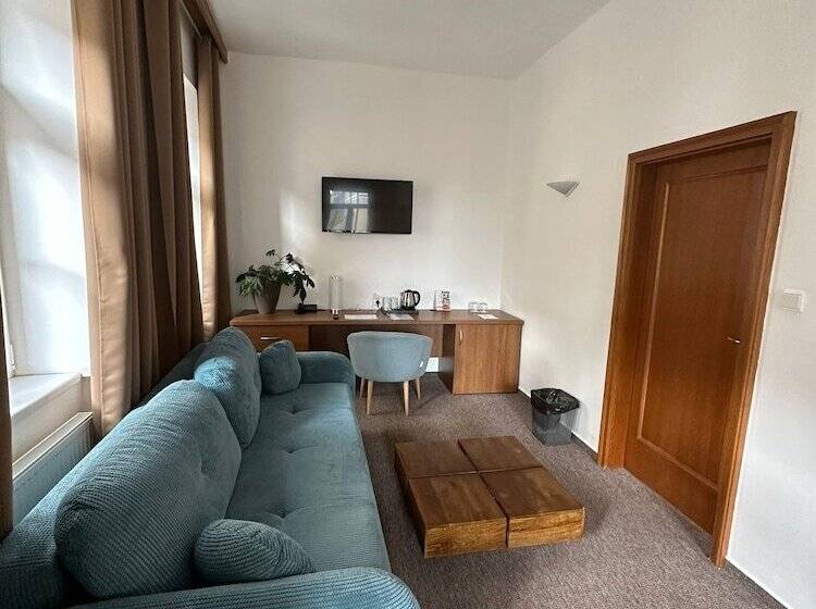 스탠다드 룸, Radnice