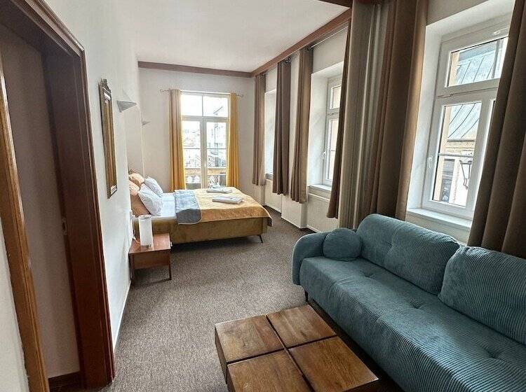 스탠다드 룸, Radnice