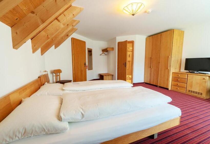 חדר דלוקס עם מרפסת, Typically Swiss Hotel Altana