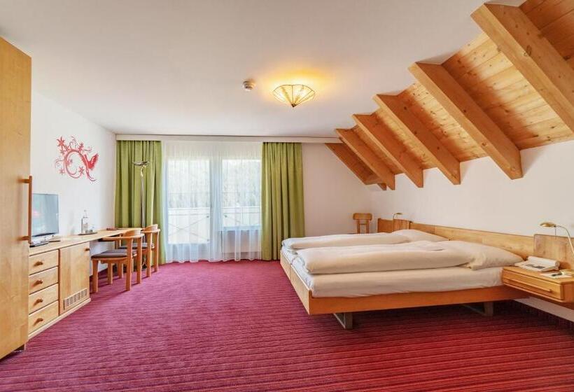 Номер Deluxe с Балконом, Typically Swiss Hotel Altana