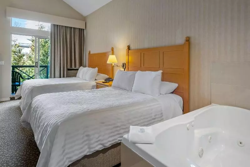 استودیوی لوکس, Pinnacle Hotel Whistler