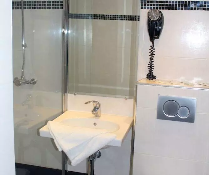 エコノミートリプルルーム, Absolute Hotel Paris République
