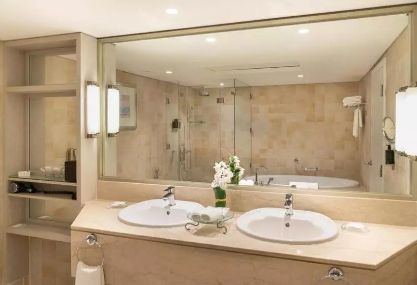 سوییت با چشم‌انداز دریا, Beach Rotana   Abu Dhabi