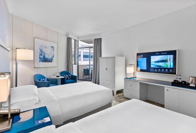 غرفة قياسية مطلّة علي البحر مزوَّدة بشُرفة, Beach Rotana   Abu Dhabi