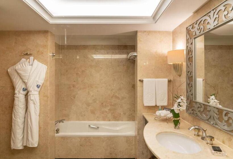 غرفة عائلية مطلّة علي البحر, Beach Rotana   Abu Dhabi