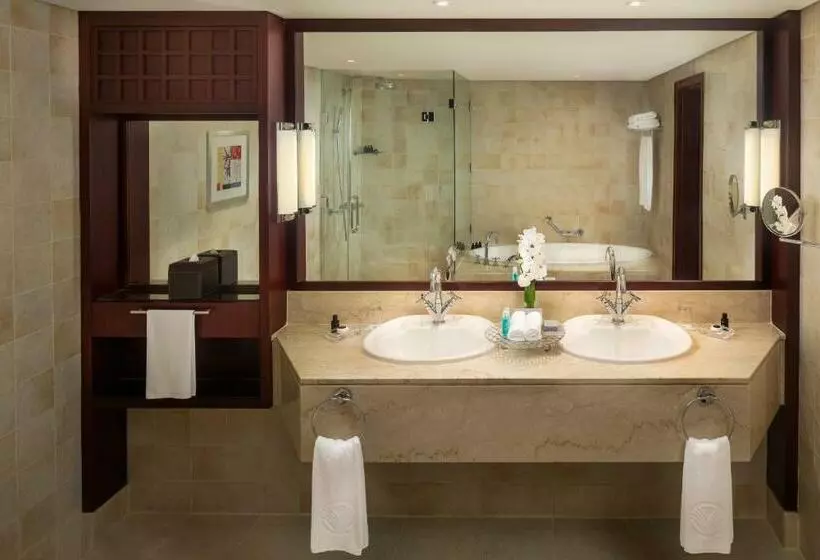 سوییت با چشم‌انداز دریا, Beach Rotana   Abu Dhabi