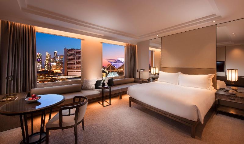 اتاق اجرایی با تخت بزرگ, Conrad Centennial Singapore