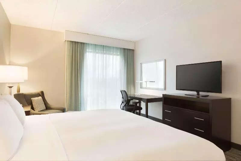 سوئیت با تخت بزرگ, Doubletree By Hilton Hartford  Bradley Airport