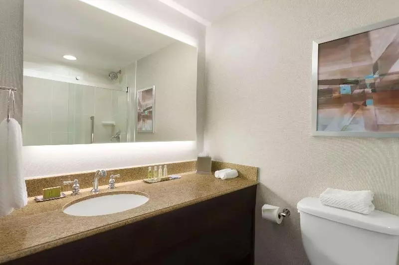 سوئیت با تخت بزرگ, Doubletree By Hilton Hartford  Bradley Airport