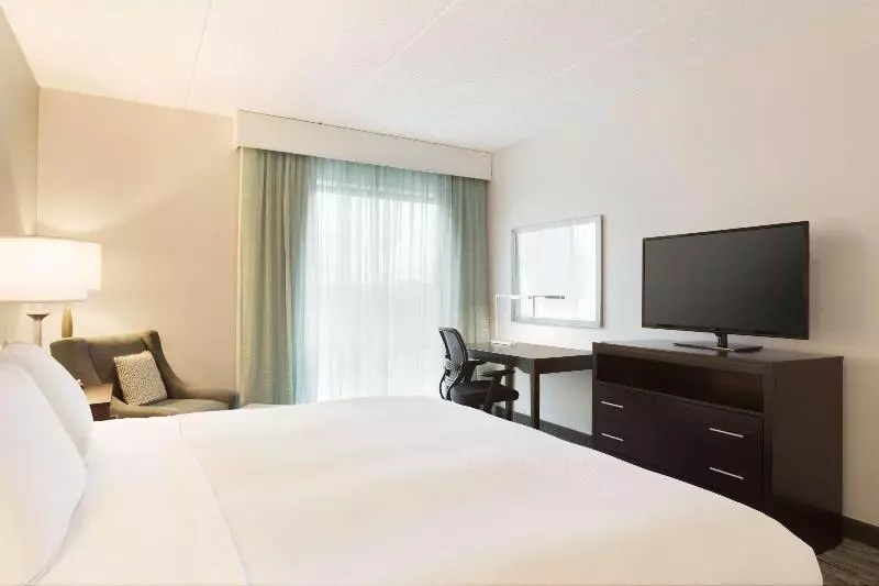 سوئیت با تخت بزرگ, Doubletree By Hilton Hartford  Bradley Airport