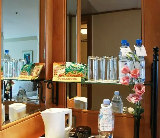 اتاق کلاب, Hanoi Daewoo