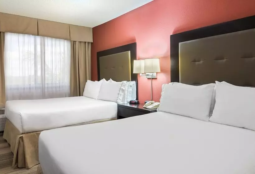 سوییت, Holiday Inn Express Hotel & Suites Kendall East Miami, An Ihg