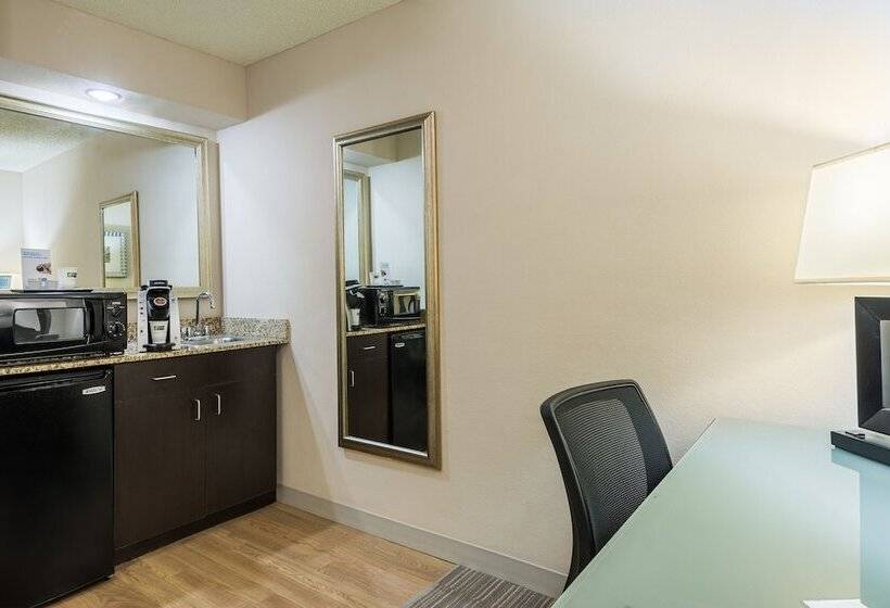 스위트, Holiday Inn Express Hotel & Suites Kendall East Miami, An Ihg