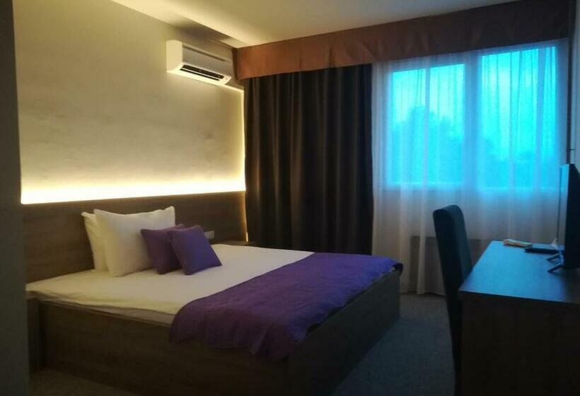 스탠다드 싱글 룸, Kutina