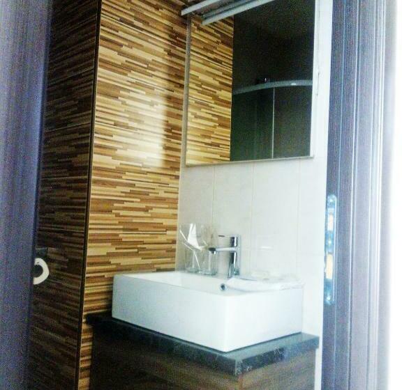 스탠다드 룸, Kutina