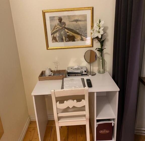 标准单人间, L Gota