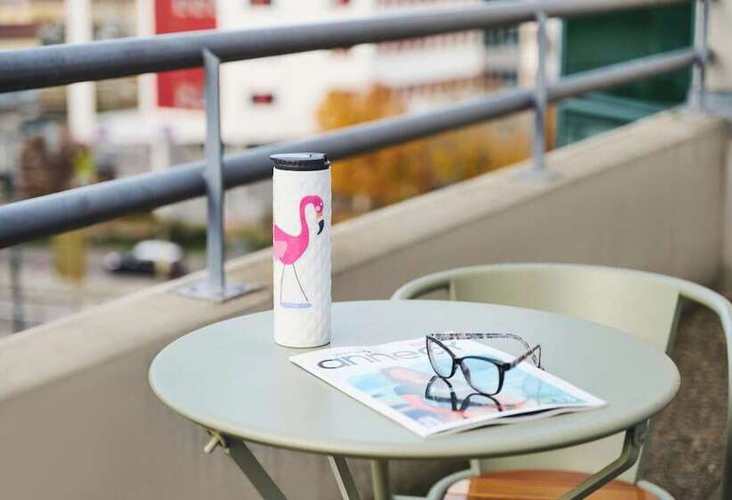 Семейный Номер, Moxy Annecy