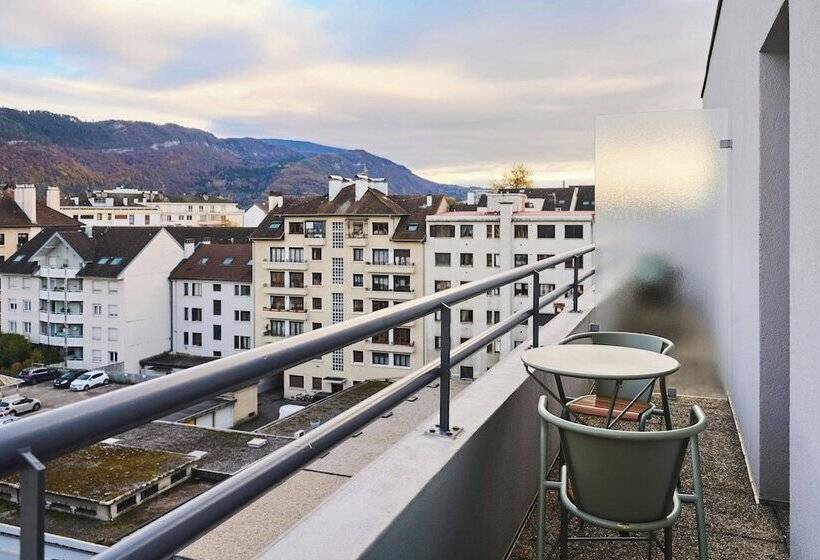 Семейный Номер, Moxy Annecy