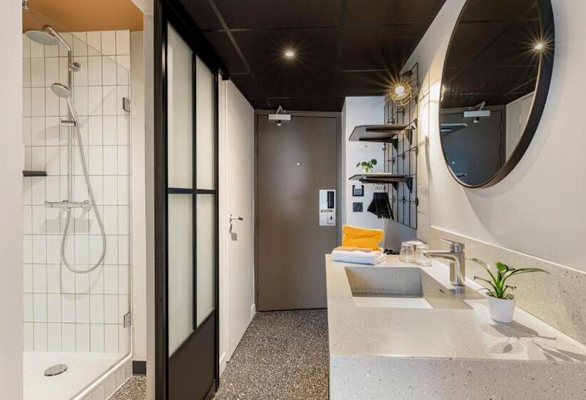 Номер Стандарт Трехместный, Moxy Annecy