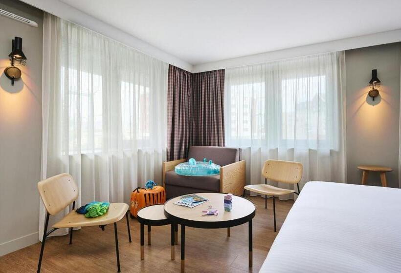Номер Стандарт Трехместный, Moxy Annecy